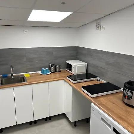 Yellow Hostel - Free Breakfast - The Best Service In Katowice - Free Parking-3